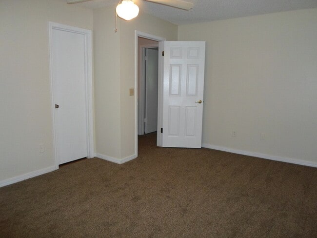 Building Photo - 3/2 townhome - Westside