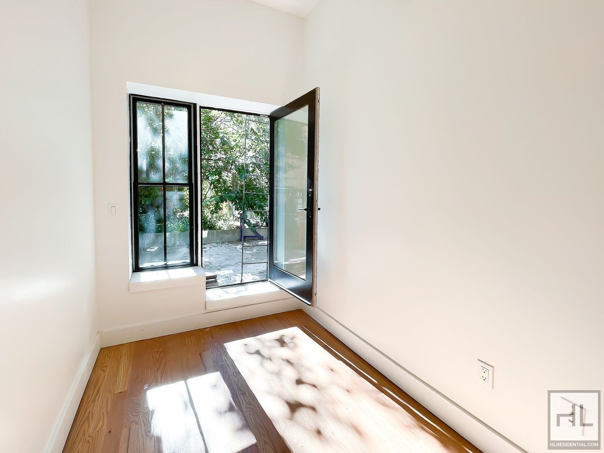 Building Photo - GRAND STREET / Spacious Williamsburg 3-Bed...
