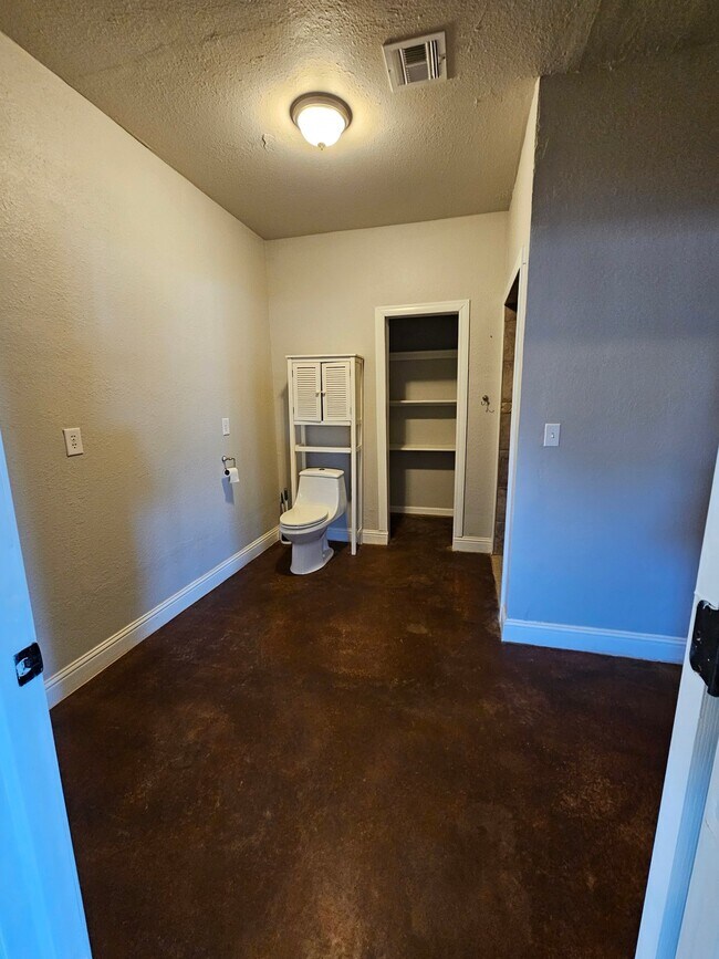 Building Photo - 21387 Fir Ln