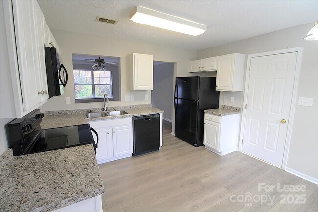 Building Photo - 409 Peachtree Rd