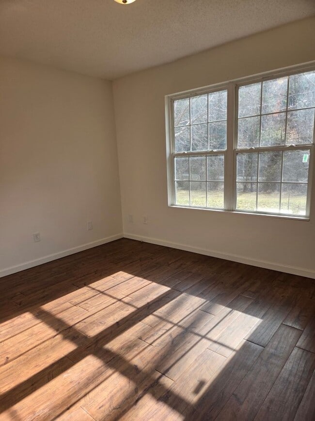 Building Photo - $2,350 - 4 Bedroom 2.5 Bathroom Unfurnished Home Near WCU