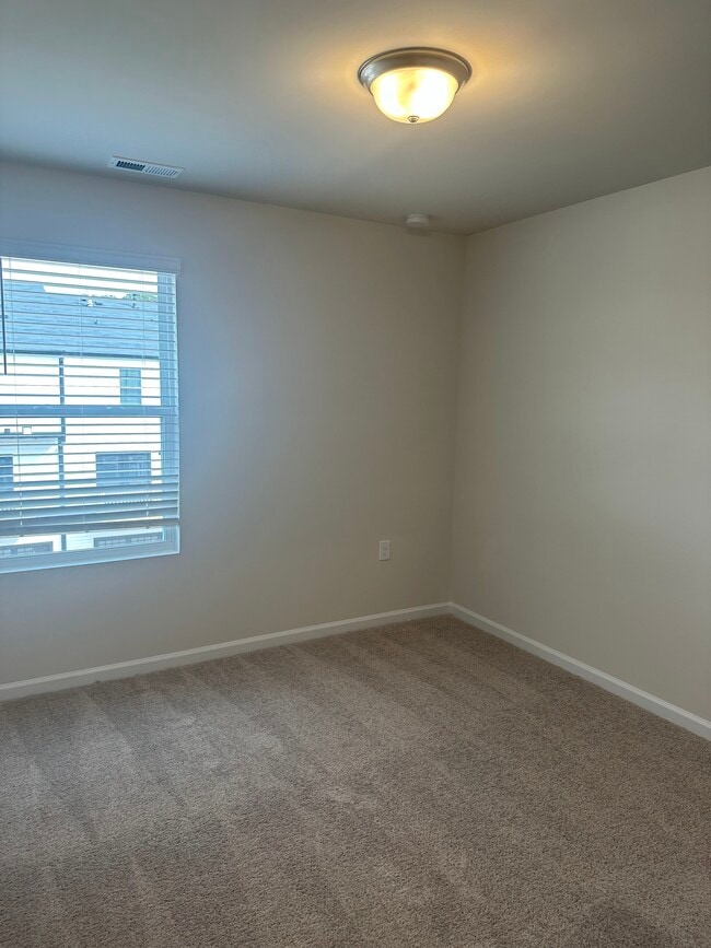 Building Photo - 405 Diversity Wy