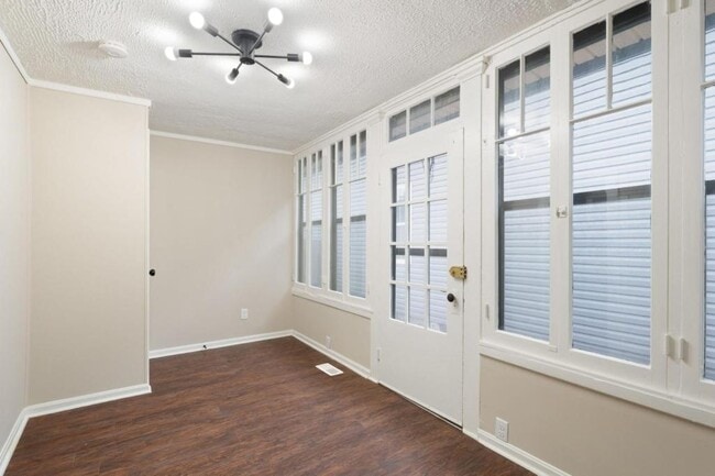 Building Photo - 1709 Ekin Ave