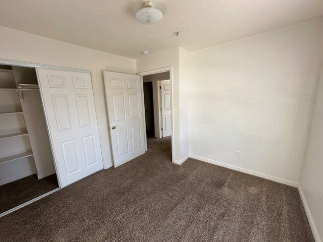 Building Photo - 122 Davis Ave