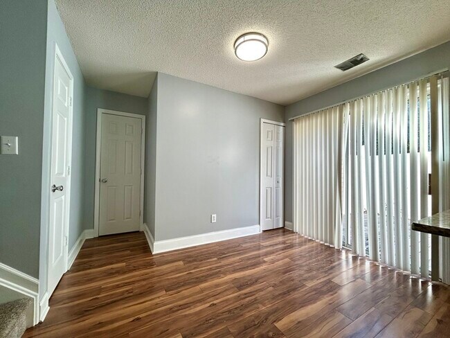 Building Photo - 7686 Petrea Ln