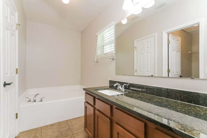 Building Photo - 5470 Silver Thistle Ln