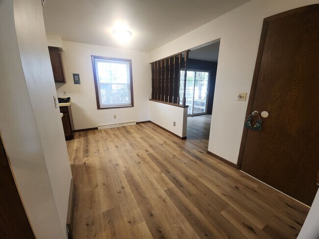 Building Photo - 706-708 N. Hawthorne Dr.