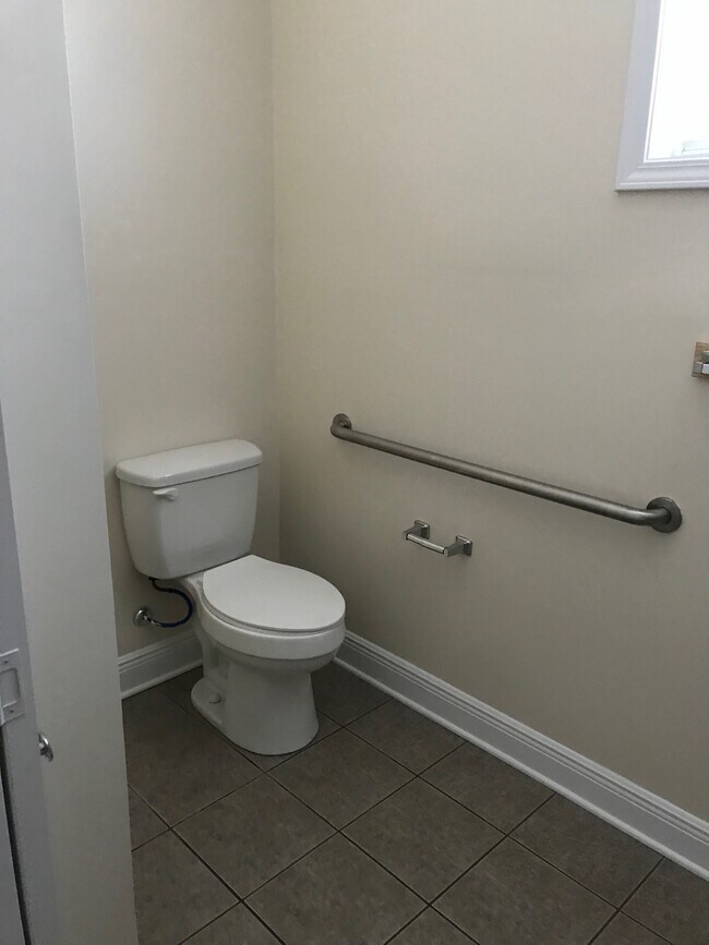 Building Photo - 322 St Francis St