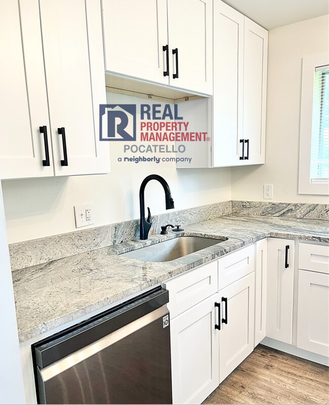 Building Photo - 1921 Monte Vista Dr