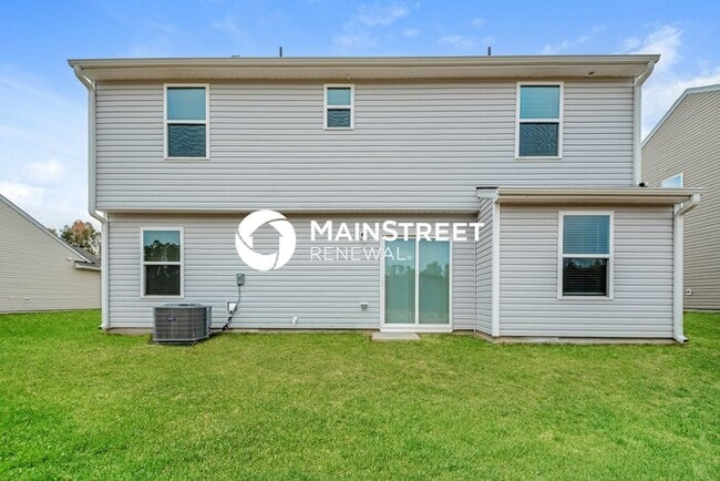 Building Photo - 4 Bedroom Pet-Friendly Home in Zebulon, NC with Main Street Renewal