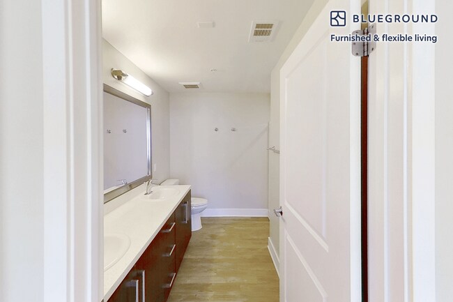 Building Photo - 1000 Lupine-SI FL3-ID10362A