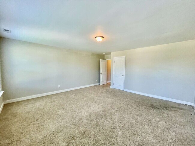 Building Photo - Beautiful 2 Story Home In Bridgeport North...