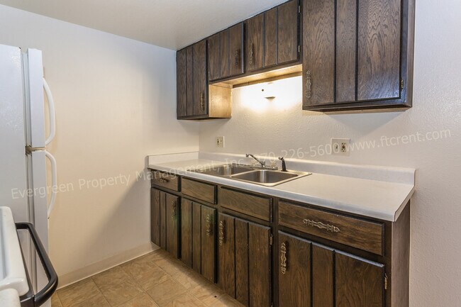 Building Photo - 1314 E 16th St