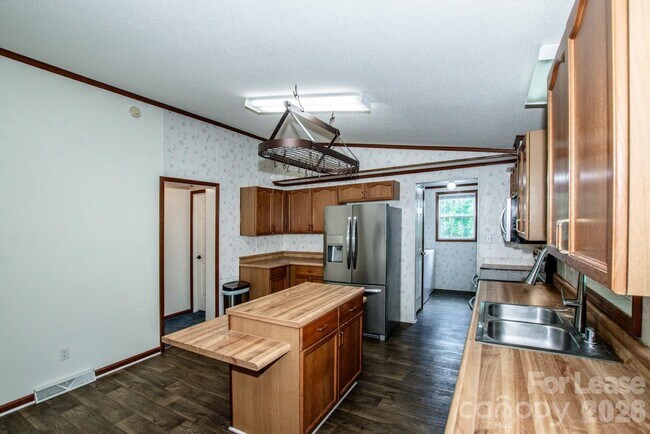 Building Photo - 447 Kemp Rd