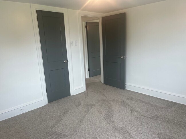 Building Photo - Spacious 5-Bedroom Home in East Cocalico T...