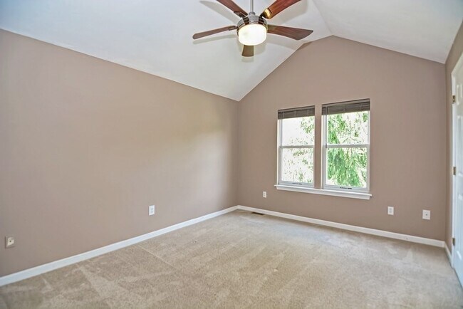 Building Photo - 35 Lilac Cir