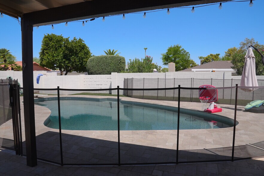 Building Photo - 2526 E Mercer Ln