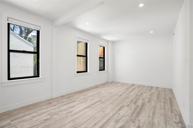 Building Photo - 2122 Boston Post Rd