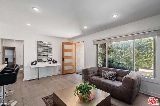 Building Photo - 6440 W 87th Pl