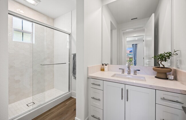 Building Photo - 135 Oakstone