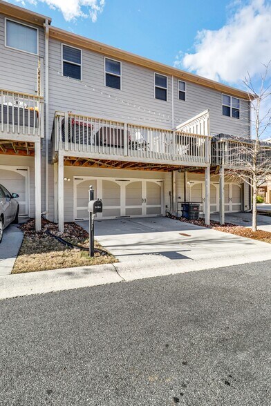 Building Photo - 5084 Whiteoak Ter SE