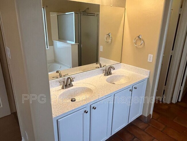 Building Photo - 14930 N Gil Balcome Ct