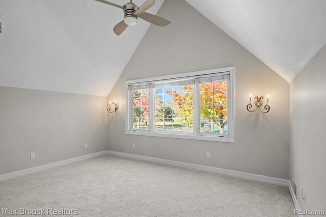 Building Photo - 2120 Buckingham Ave