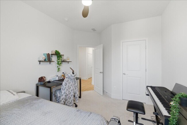 Building Photo - Welcome to this stunning, newly built 2025 townhome nestled in the heart of Brambleton