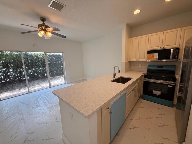 Building Photo - 3134 Coral Ridge Dr