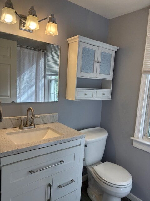 Building Photo - Hardwood floors and beautiful back yard in...