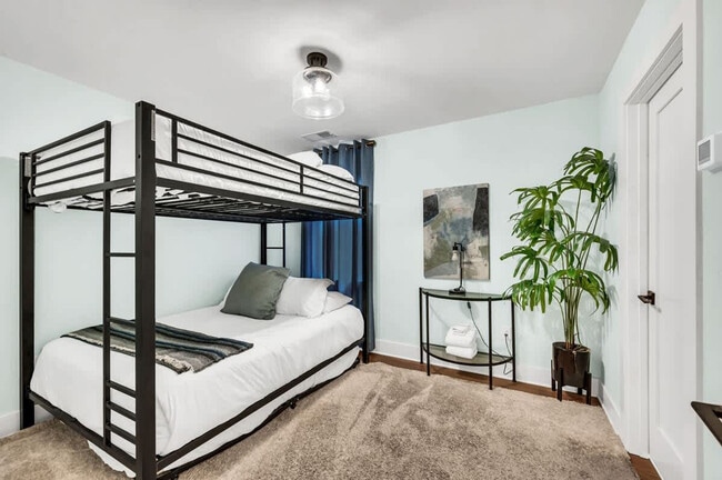 Building Photo - 1332 3rd Ave N