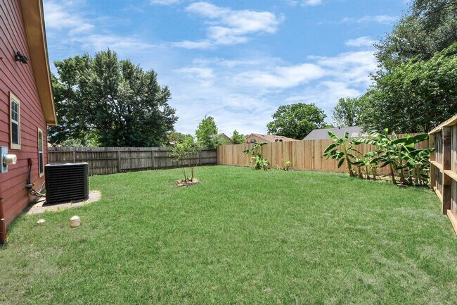 Building Photo - 11643 Antoine Dr