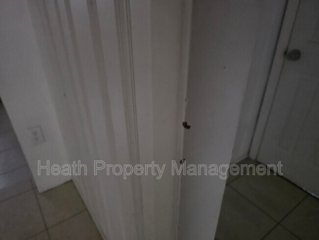 Building Photo - 504 6th Ave NW