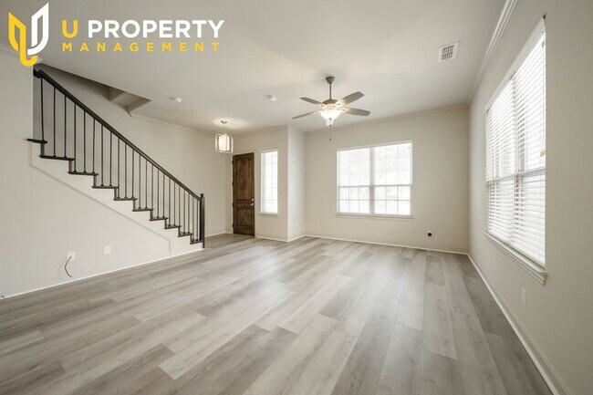 Building Photo - 2745 Troutt Dr