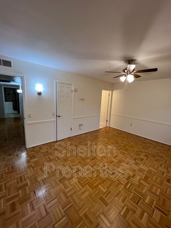 Building Photo - 9719 W Wrangler Dr