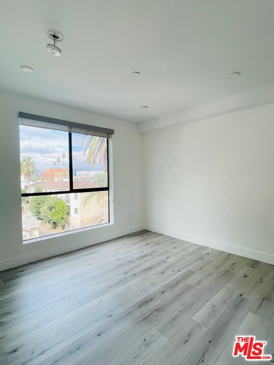 Building Photo - 14612 Calvert St