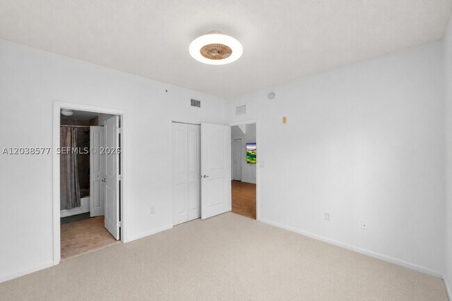 Building Photo - 5880 W Sample Rd
