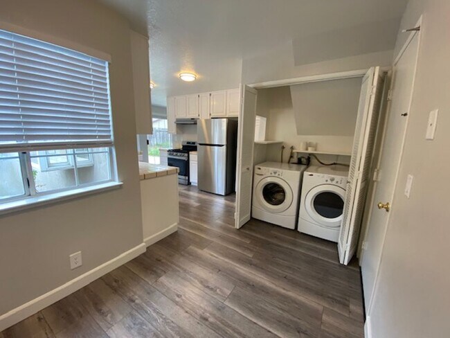 Building Photo - 3BR/ 2BA Updated Home!