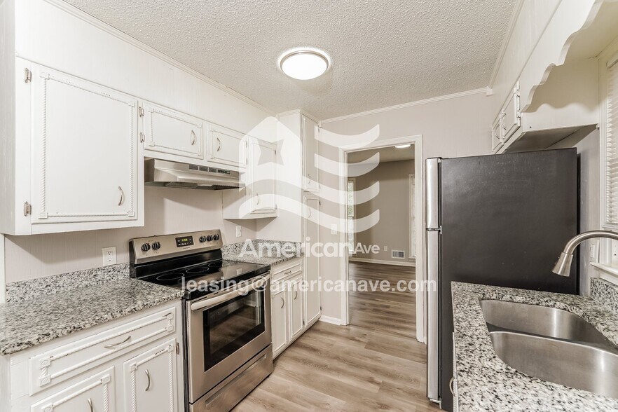 Building Photo - 1657 Azalea Dr