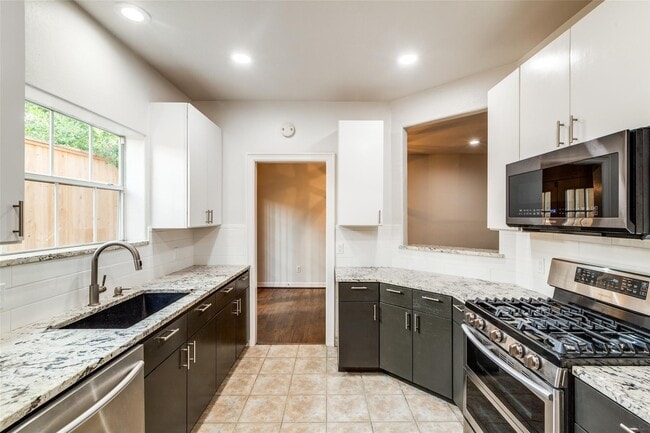 Building Photo - 1318 Peden St