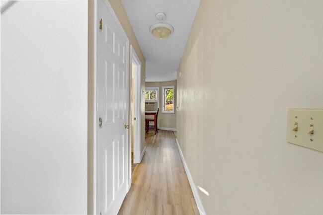 Building Photo - 31 Moulton Ave