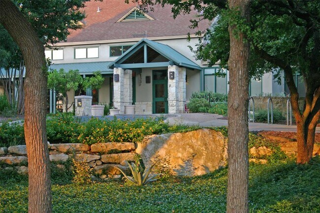 Building Photo - 200 Farm Hill Dr