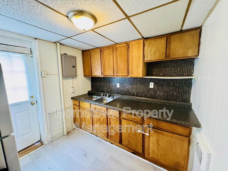 Building Photo - 429 Kelker St