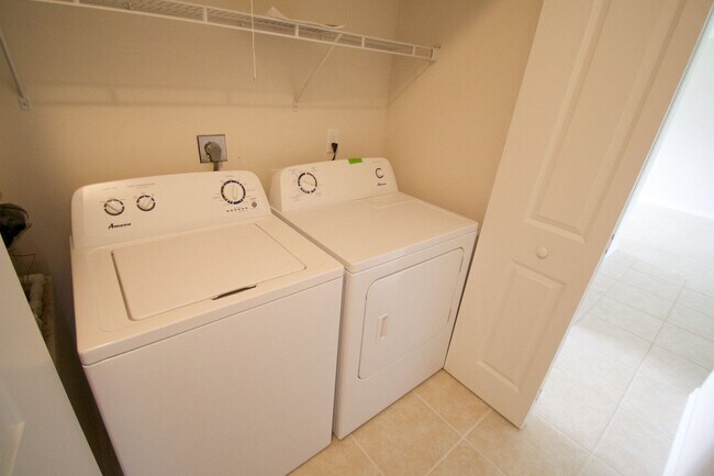 Building Photo - Waterfront 3BR Home on Canal | Spacious Yard | Lawn Care Included | Pet Friendly