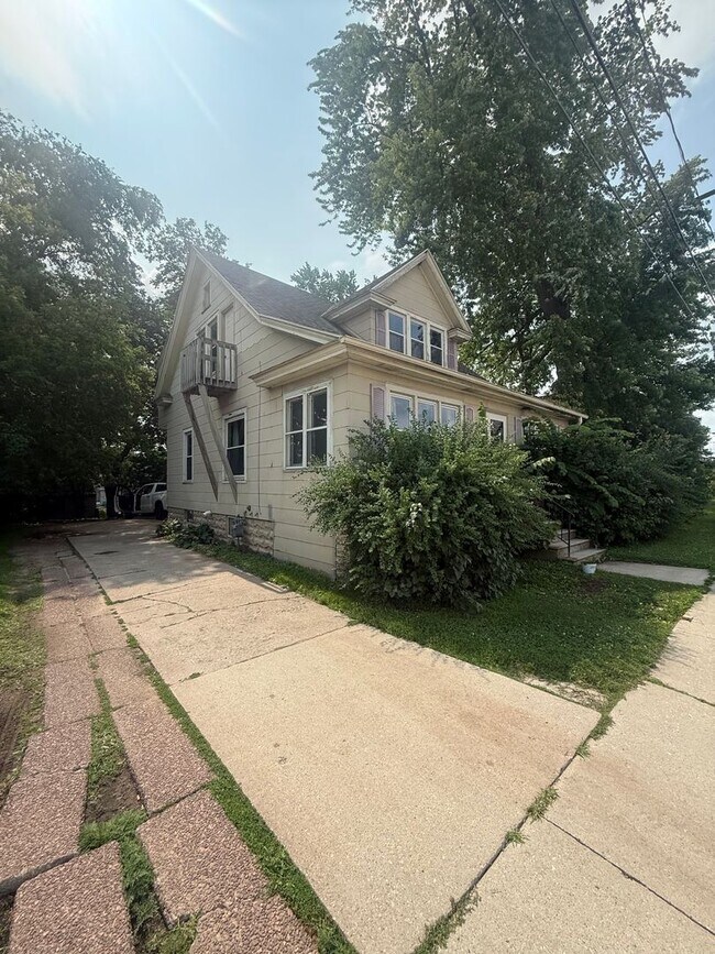 Building Photo - 1205 S Webster Ave