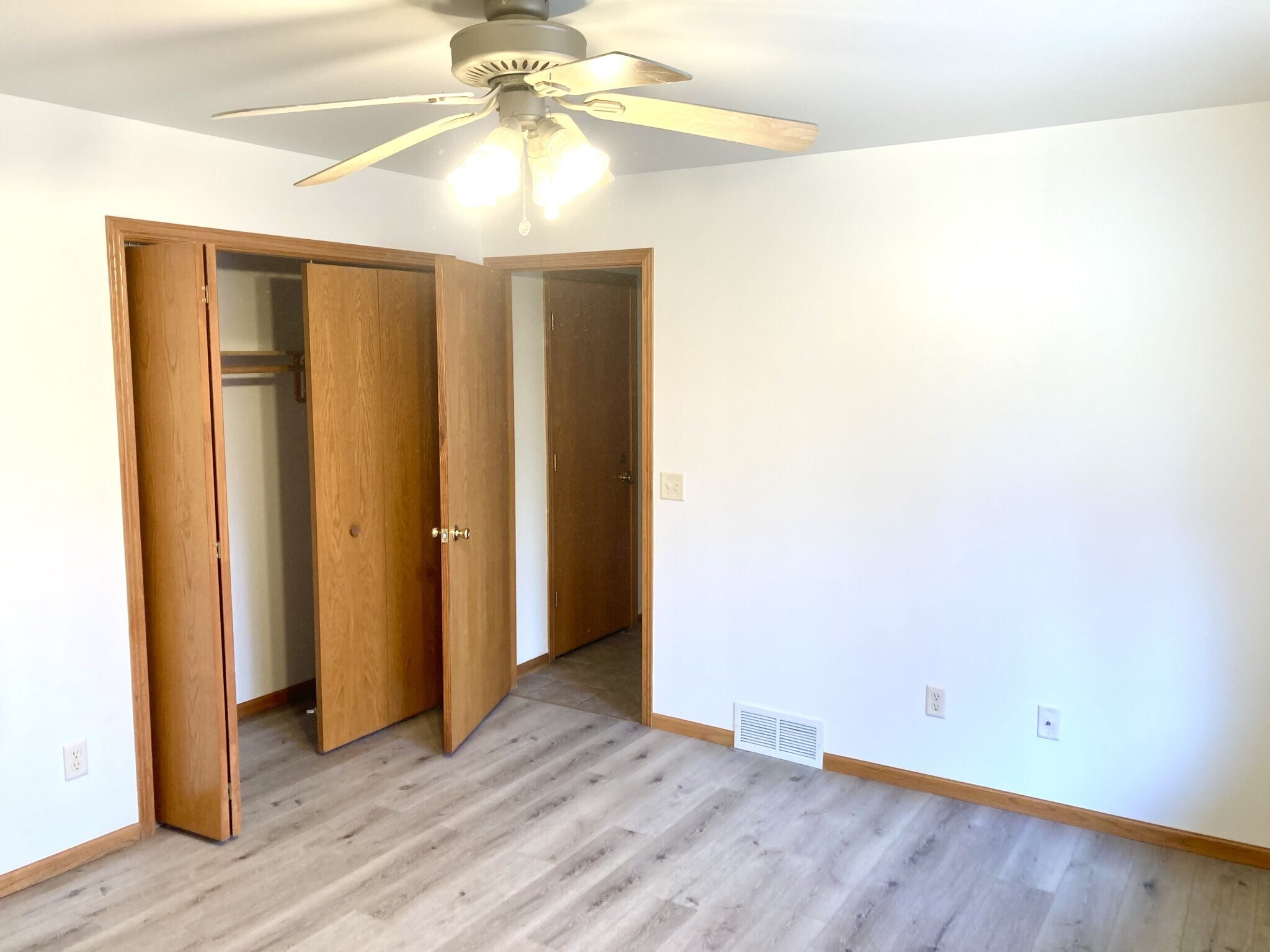 Building Photo - 3705-3707 Valley View Pl