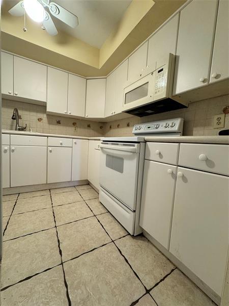 Building Photo - 2471 SW 82nd Ave