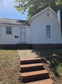 Building Photo - Charming Historic Bungalow