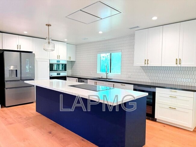 Building Photo - 4762 Charters Ave