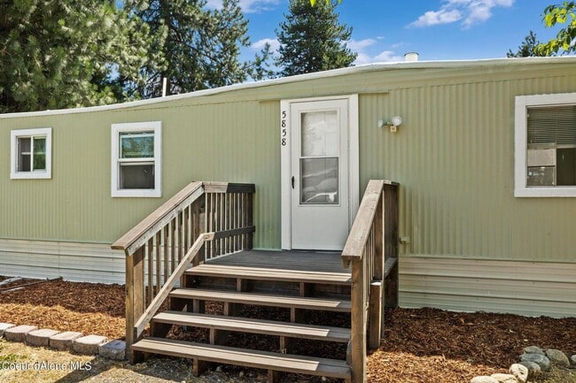 Building Photo - Manufactured Home 3 bed 1.5 bath RV Parking/Fenced Yard